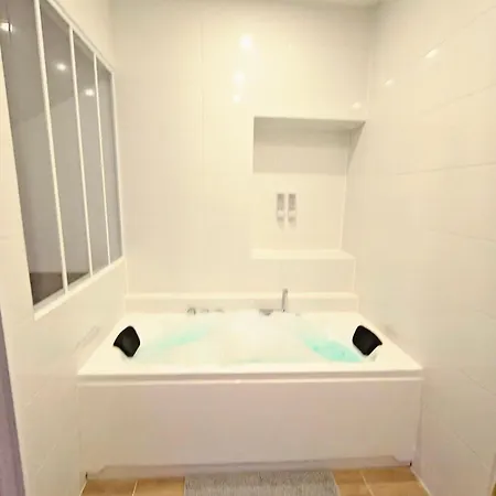 Zen Jacuzzi Prive Apartment *