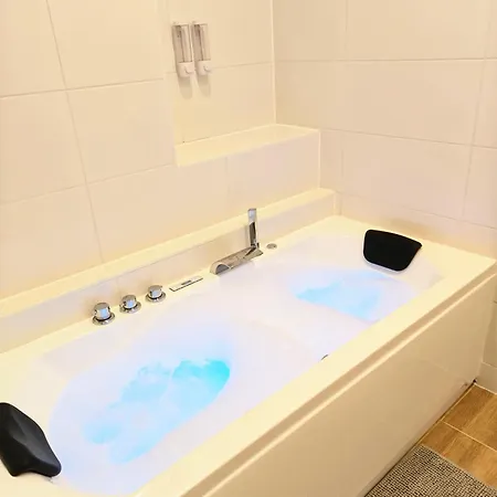 Apartmán Jacuzzi Prive - Netflix - Wi-fi - Parking Gratuit