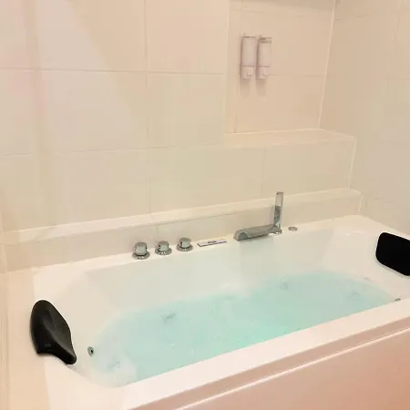 Jacuzzi Prive - Netflix - Wi-fi - Parking Gratuit Inn Chatel-Guyon