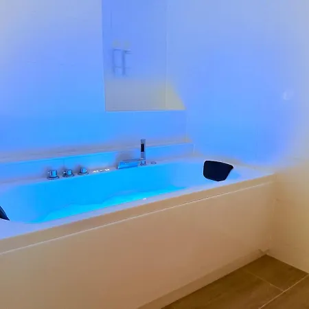 Jacuzzi Prive - Netflix - Wi-fi - Parking Gratuit *