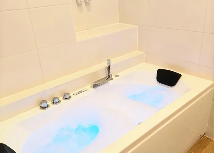 Apartament Jacuzzi Prive - Netflix - Wi-fi - Parking Gratuit